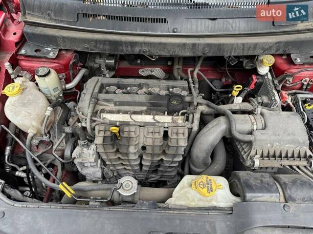 Красный Додж Джорни, объемом двигателя 2.36 л и пробегом 164 тыс. км за 10500 $, фото 31 на Automoto.ua