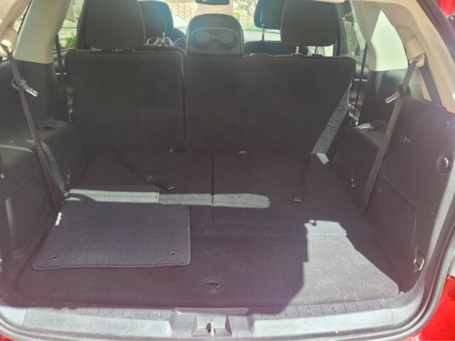 Красный Додж Джорни, объемом двигателя 2.4 л и пробегом 178 тыс. км за 11000 $, фото 5 на Automoto.ua