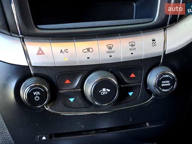 Красный Додж Джорни, объемом двигателя 2.36 л и пробегом 90 тыс. км за 10500 $, фото 31 на Automoto.ua