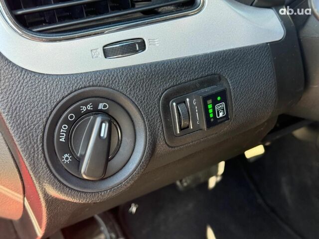 Красный Додж Джорни, объемом двигателя 2.4 л и пробегом 128 тыс. км за 10280 $, фото 17 на Automoto.ua