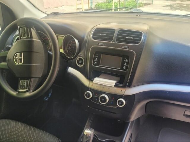 Красный Додж Джорни, объемом двигателя 2.4 л и пробегом 178 тыс. км за 11000 $, фото 6 на Automoto.ua