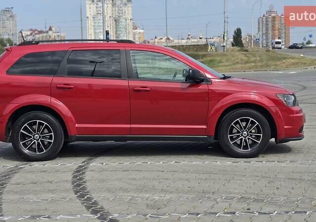 Красный Додж Джорни, объемом двигателя 2.36 л и пробегом 125 тыс. км за 13300 $, фото 3 на Automoto.ua