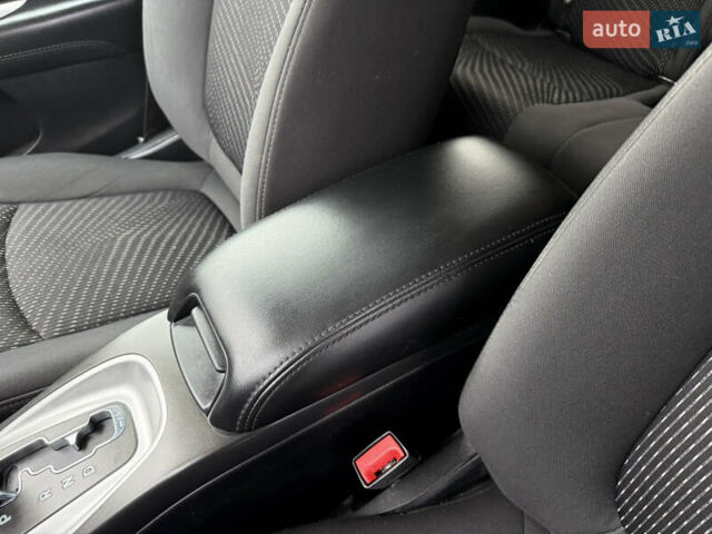 Красный Додж Джорни, объемом двигателя 2.36 л и пробегом 106 тыс. км за 11000 $, фото 36 на Automoto.ua