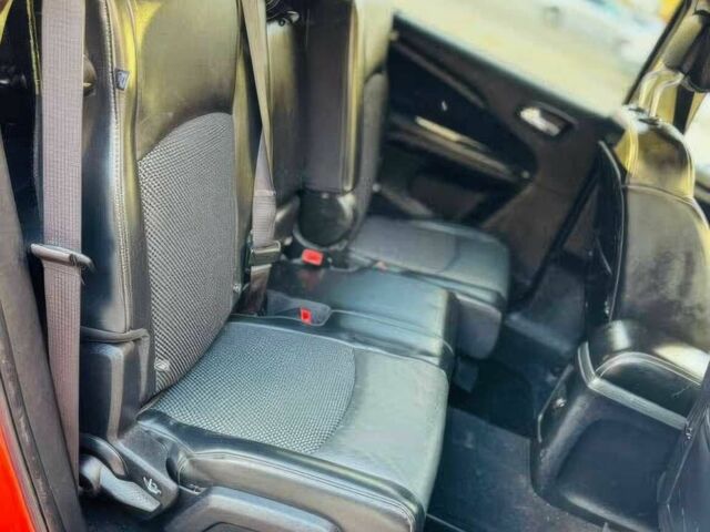 Красный Додж Джорни, объемом двигателя 3.6 л и пробегом 46 тыс. км за 2000 $, фото 9 на Automoto.ua