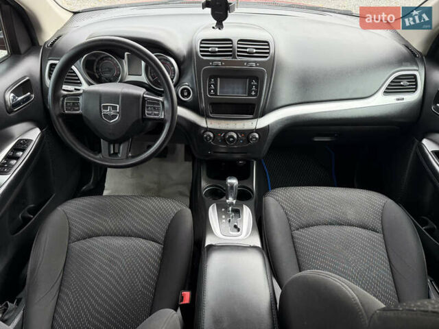 Красный Додж Джорни, объемом двигателя 2.36 л и пробегом 106 тыс. км за 11000 $, фото 47 на Automoto.ua