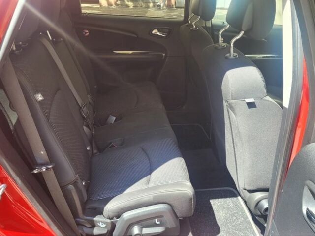 Красный Додж Джорни, объемом двигателя 2.4 л и пробегом 178 тыс. км за 11000 $, фото 4 на Automoto.ua