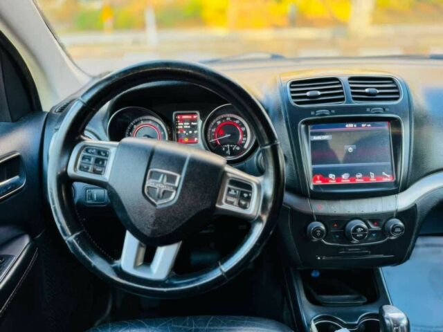 Красный Додж Джорни, объемом двигателя 3.6 л и пробегом 46 тыс. км за 2000 $, фото 7 на Automoto.ua