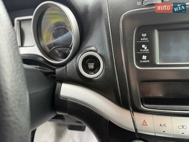 Красный Додж Джорни, объемом двигателя 2.36 л и пробегом 106 тыс. км за 11000 $, фото 40 на Automoto.ua