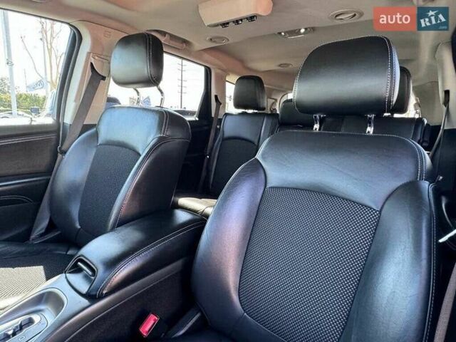 Красный Додж Джорни, объемом двигателя 2.36 л и пробегом 88 тыс. км за 2650 $, фото 6 на Automoto.ua