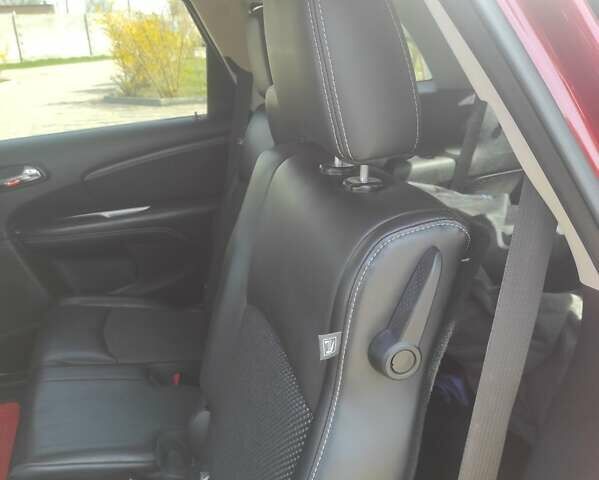 Красный Додж Джорни, объемом двигателя 2.36 л и пробегом 99 тыс. км за 16000 $, фото 5 на Automoto.ua