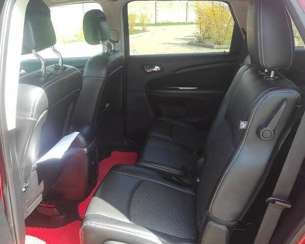 Красный Додж Джорни, объемом двигателя 2.36 л и пробегом 99 тыс. км за 16000 $, фото 4 на Automoto.ua