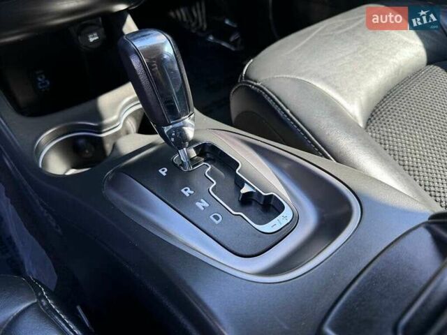 Красный Додж Джорни, объемом двигателя 2.36 л и пробегом 88 тыс. км за 2650 $, фото 9 на Automoto.ua