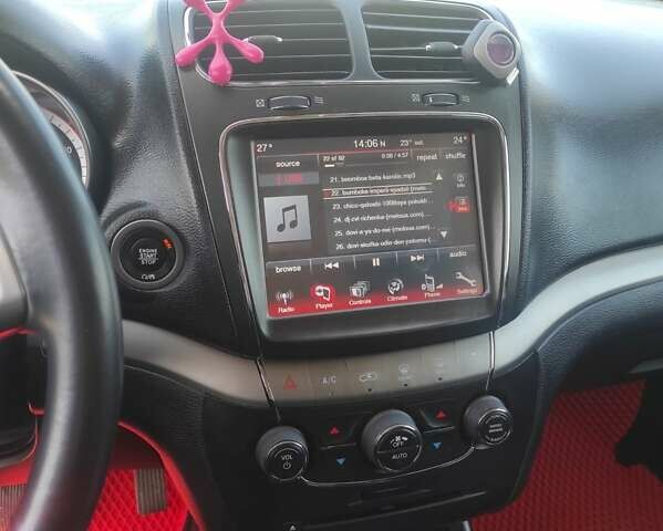 Красный Додж Джорни, объемом двигателя 2.36 л и пробегом 99 тыс. км за 16000 $, фото 7 на Automoto.ua