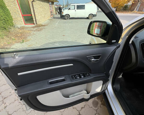 Додж Джорни, объемом двигателя 2 л и пробегом 175 тыс. км за 8700 $, фото 23 на Automoto.ua