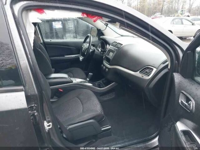 Сірий Додж Джорні, об'ємом двигуна 2.4 л та пробігом 77 тис. км за 8700 $, фото 12 на Automoto.ua