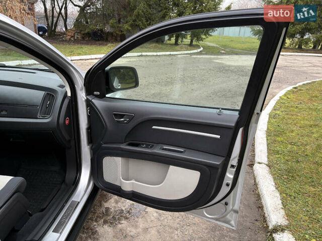 Серый Додж Джорни, объемом двигателя 2 л и пробегом 219 тыс. км за 8500 $, фото 56 на Automoto.ua