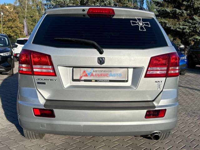 Серый Додж Джорни, объемом двигателя 2 л и пробегом 207 тыс. км за 9900 $, фото 5 на Automoto.ua