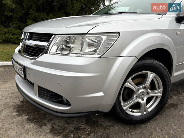 Серый Додж Джорни, объемом двигателя 2 л и пробегом 219 тыс. км за 8500 $, фото 4 на Automoto.ua