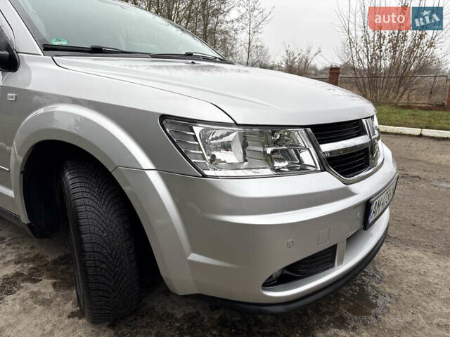 Серый Додж Джорни, объемом двигателя 2 л и пробегом 219 тыс. км за 8500 $, фото 24 на Automoto.ua
