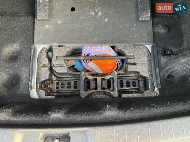 Серый Додж Джорни, объемом двигателя 2 л и пробегом 199 тыс. км за 8500 $, фото 11 на Automoto.ua