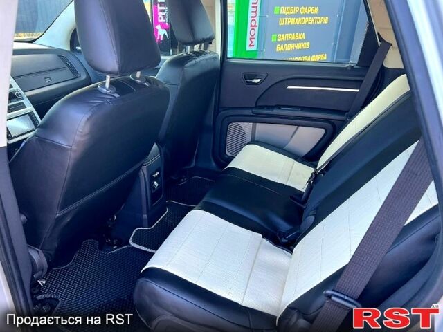 Серый Додж Джорни, объемом двигателя 2 л и пробегом 270 тыс. км за 8400 $, фото 3 на Automoto.ua