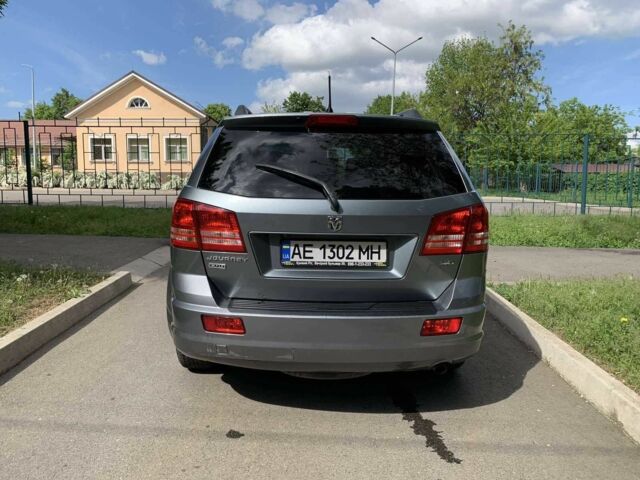 Серый Додж Джорни, объемом двигателя 2 л и пробегом 133 тыс. км за 7700 $, фото 2 на Automoto.ua