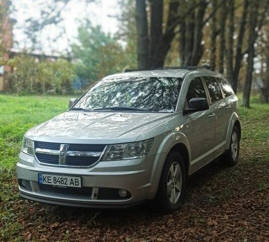 Серый Додж Джорни, объемом двигателя 2 л и пробегом 205 тыс. км за 10000 $, фото 1 на Automoto.ua