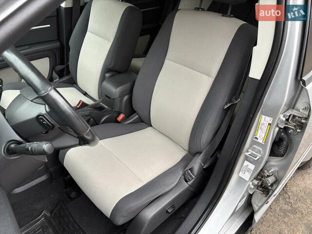 Серый Додж Джорни, объемом двигателя 2 л и пробегом 219 тыс. км за 8500 $, фото 44 на Automoto.ua