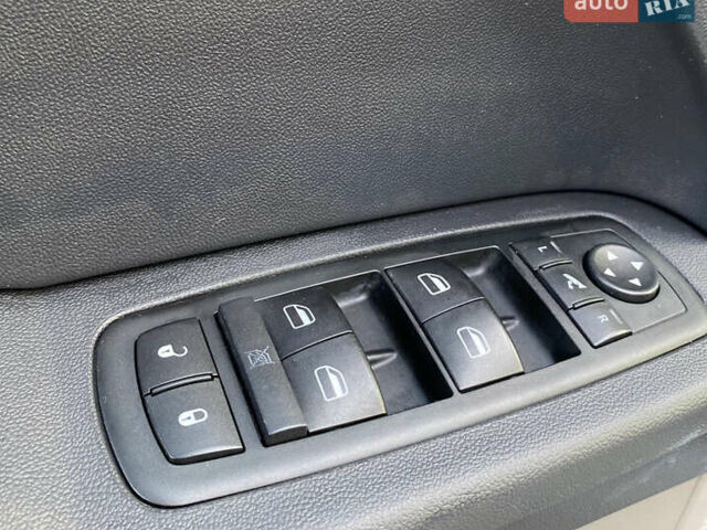 Серый Додж Джорни, объемом двигателя 2 л и пробегом 199 тыс. км за 8500 $, фото 24 на Automoto.ua