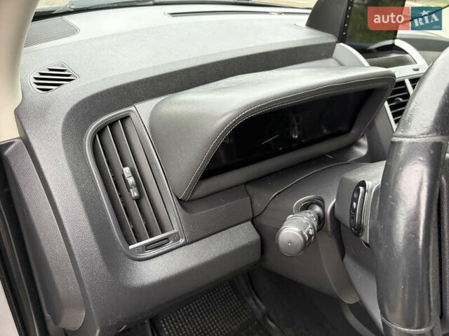 Серый Додж Джорни, объемом двигателя 2 л и пробегом 219 тыс. км за 8500 $, фото 37 на Automoto.ua