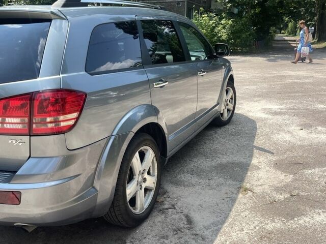 Серый Додж Джорни, объемом двигателя 2 л и пробегом 180 тыс. км за 8200 $, фото 2 на Automoto.ua