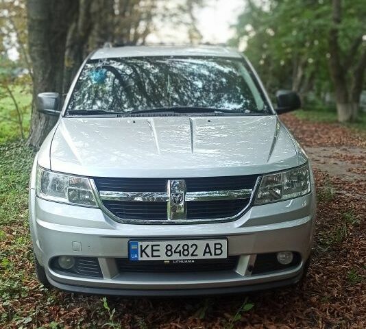 Серый Додж Джорни, объемом двигателя 2 л и пробегом 205 тыс. км за 10000 $, фото 2 на Automoto.ua