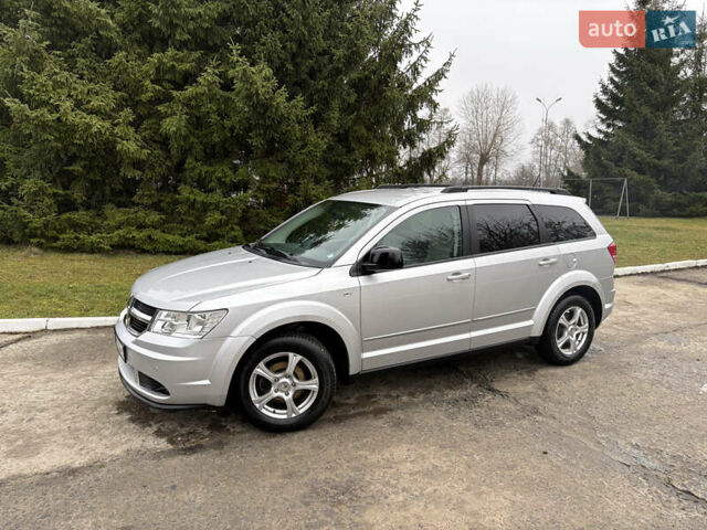 Серый Додж Джорни, объемом двигателя 2 л и пробегом 219 тыс. км за 8500 $, фото 1 на Automoto.ua