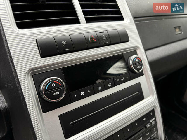 Серый Додж Джорни, объемом двигателя 2 л и пробегом 219 тыс. км за 8500 $, фото 92 на Automoto.ua