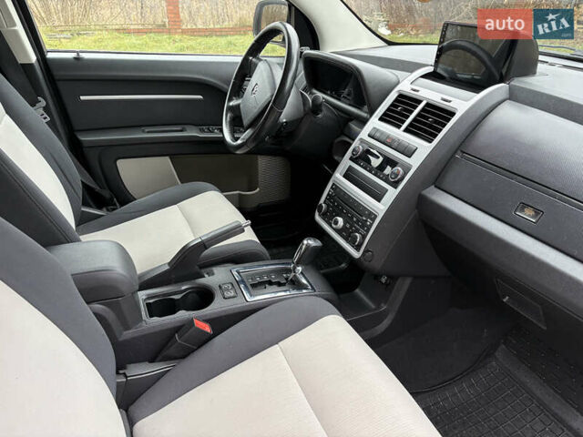 Серый Додж Джорни, объемом двигателя 2 л и пробегом 219 тыс. км за 8500 $, фото 60 на Automoto.ua