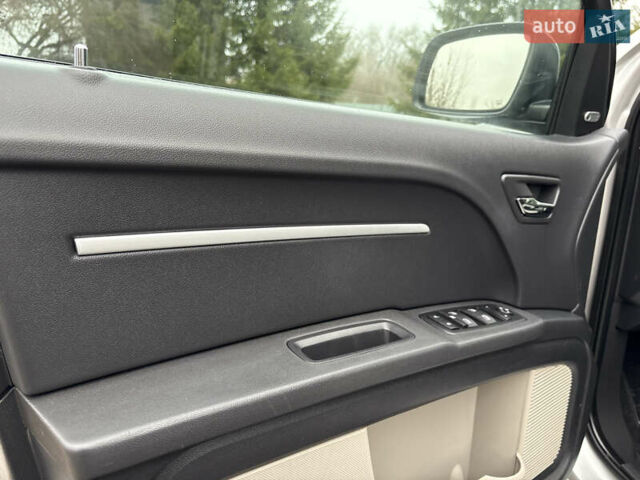 Серый Додж Джорни, объемом двигателя 2 л и пробегом 219 тыс. км за 8500 $, фото 35 на Automoto.ua