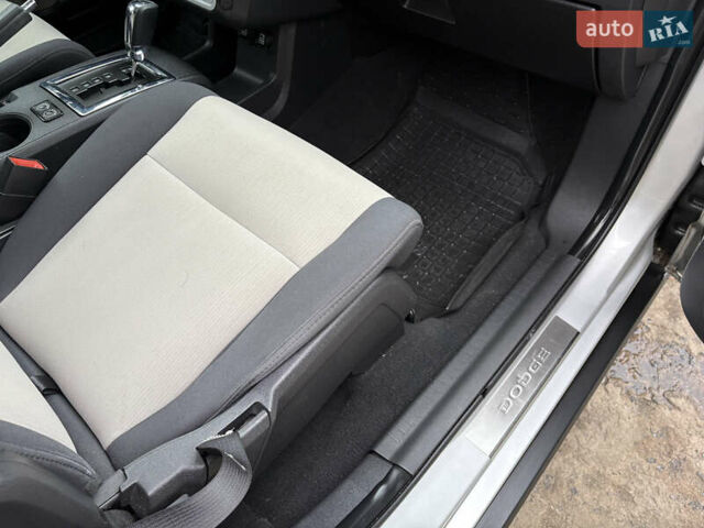 Серый Додж Джорни, объемом двигателя 2 л и пробегом 219 тыс. км за 8500 $, фото 59 на Automoto.ua