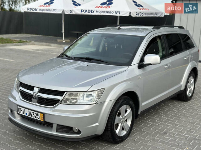 Серый Додж Джорни, объемом двигателя 1.97 л и пробегом 194 тыс. км за 7650 $, фото 2 на Automoto.ua