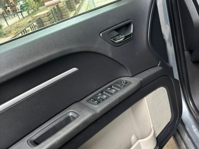 Серый Додж Джорни, объемом двигателя 2.4 л и пробегом 290 тыс. км за 5000 $, фото 6 на Automoto.ua