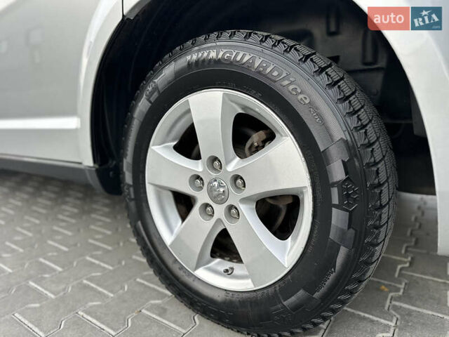 Серый Додж Джорни, объемом двигателя 1.97 л и пробегом 194 тыс. км за 7650 $, фото 33 на Automoto.ua