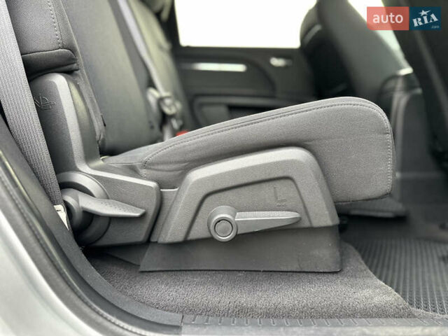 Серый Додж Джорни, объемом двигателя 1.97 л и пробегом 194 тыс. км за 7650 $, фото 91 на Automoto.ua