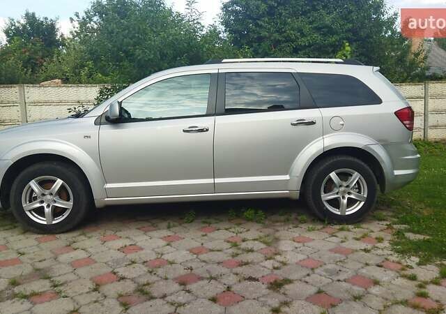 Сірий Додж Джорні, об'ємом двигуна 2 л та пробігом 165 тис. км за 9900 $, фото 1 на Automoto.ua