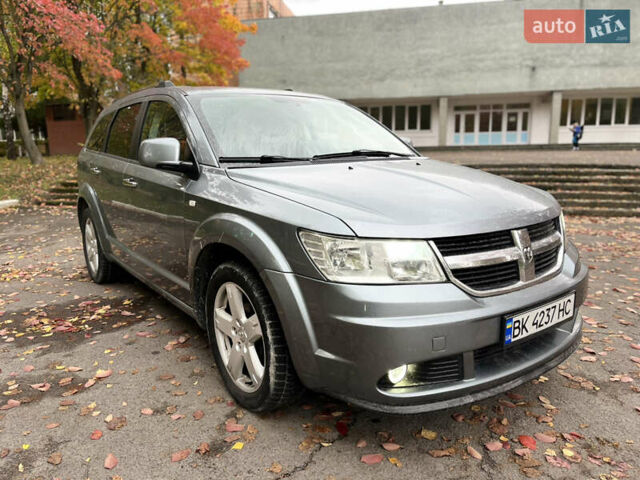 Серый Додж Джорни, объемом двигателя 1.97 л и пробегом 250 тыс. км за 8499 $, фото 2 на Automoto.ua