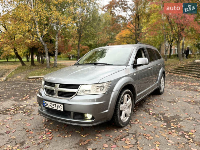 Серый Додж Джорни, объемом двигателя 1.97 л и пробегом 250 тыс. км за 8499 $, фото 1 на Automoto.ua