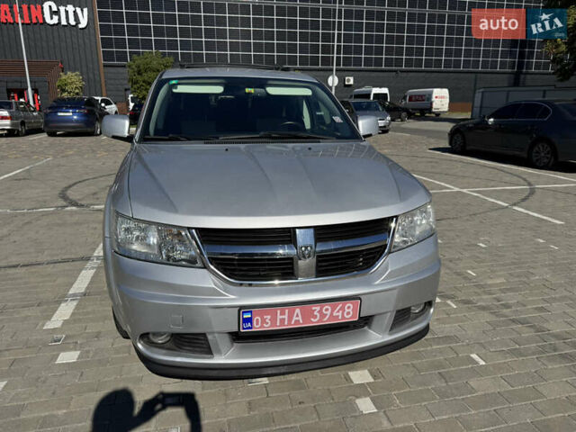Сірий Додж Джорні, об'ємом двигуна 2 л та пробігом 205 тис. км за 9500 $, фото 1 на Automoto.ua