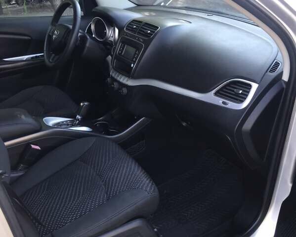 Серый Додж Джорни, объемом двигателя 2.36 л и пробегом 240 тыс. км за 10500 $, фото 5 на Automoto.ua