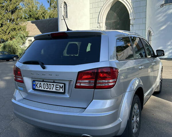 Сірий Додж Джорні, об'ємом двигуна 2.36 л та пробігом 200 тис. км за 8500 $, фото 4 на Automoto.ua