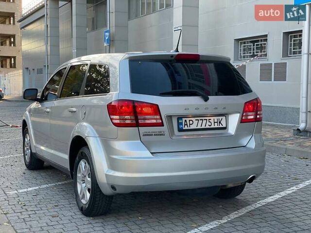 Серый Додж Джорни, объемом двигателя 2.36 л и пробегом 270 тыс. км за 9790 $, фото 5 на Automoto.ua