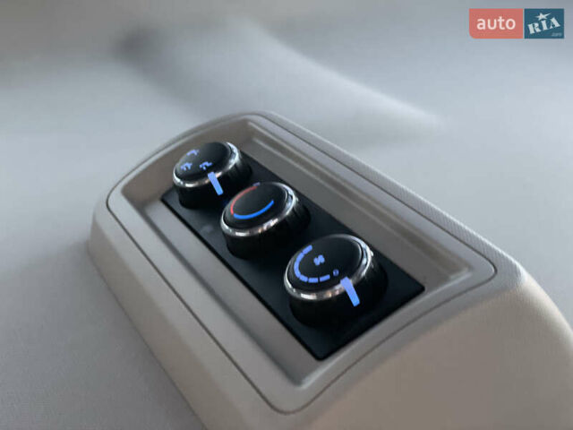 Серый Додж Джорни, объемом двигателя 2.36 л и пробегом 270 тыс. км за 9790 $, фото 24 на Automoto.ua