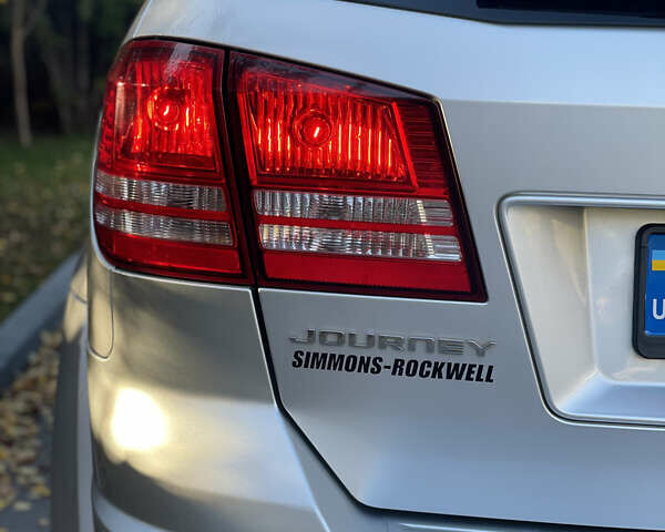 Серый Додж Джорни, объемом двигателя 2.36 л и пробегом 270 тыс. км за 9790 $, фото 13 на Automoto.ua